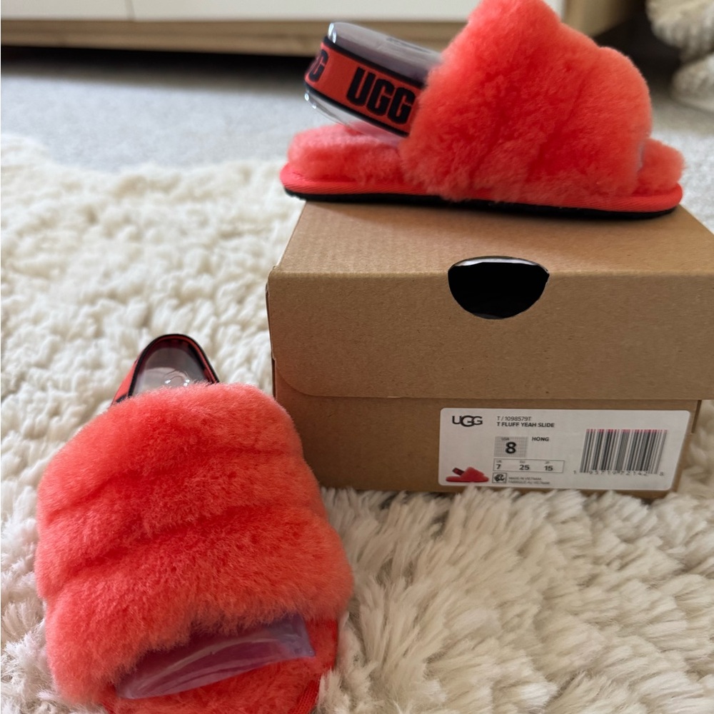 NWT Toddler UGG Fluff Yeah Slides in Hazard Orange Size: 8T